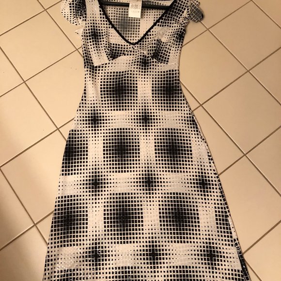 Women White and Black Sparks Dress - Picture 4 of 7